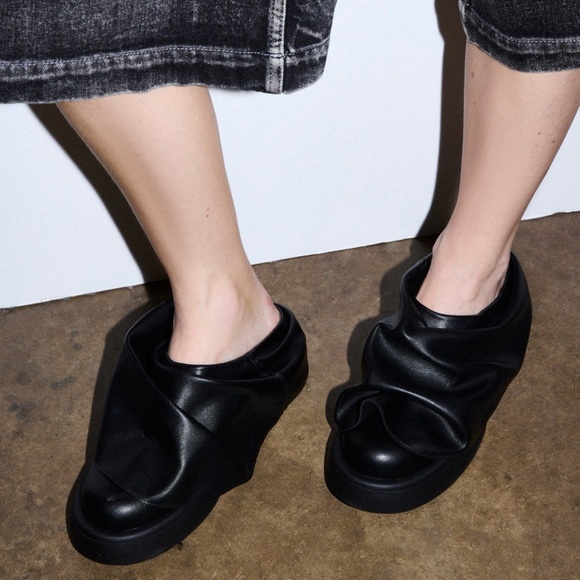 Azalea Wang Shoes - AZALEA WANG Black Vegan Leather Ruched Flats